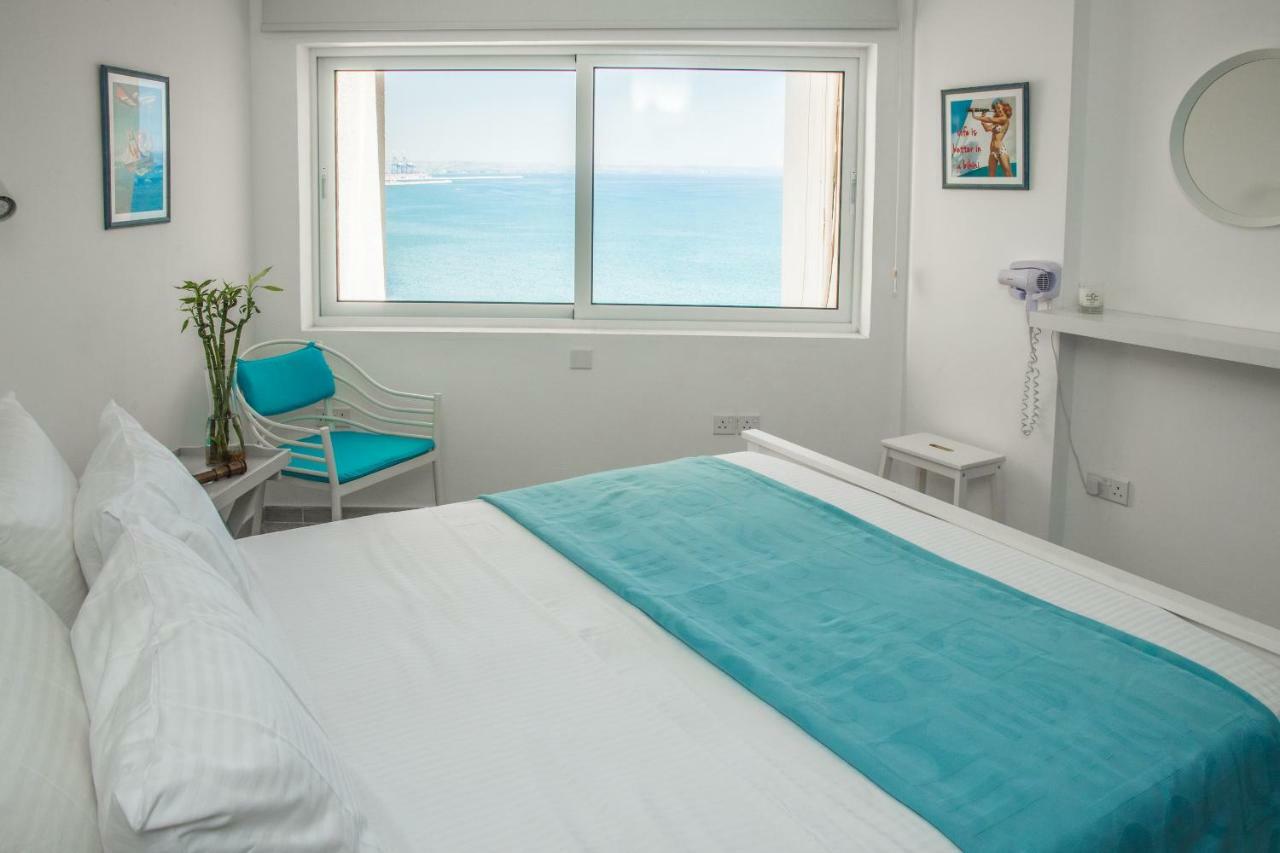 Beachfront Skyline Retreat 1Br Pool Central Lárnaka Kültér fotó
