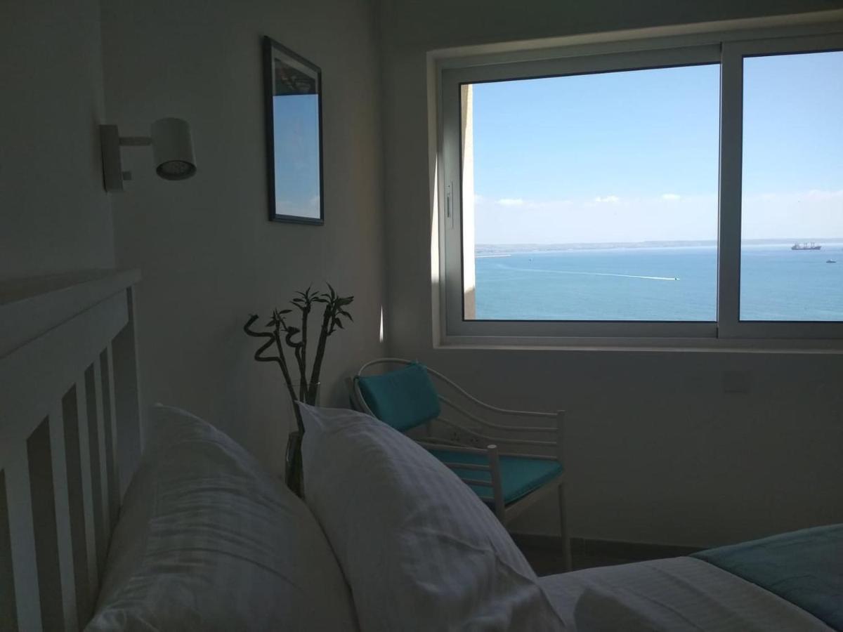 Beachfront Skyline Retreat 1Br Pool Central Lárnaka Kültér fotó